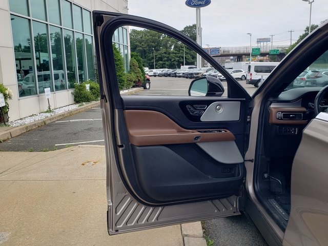 Vehicle image 10 of 47