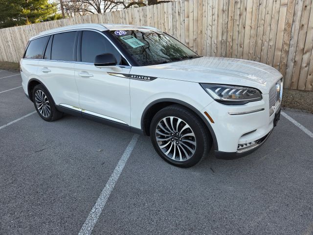 2020 Lincoln Aviator Reserve Image 2 of 41