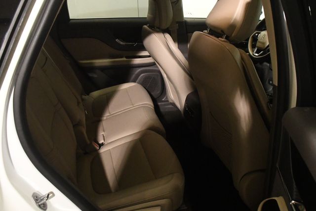 Vehicle image 8 of 26