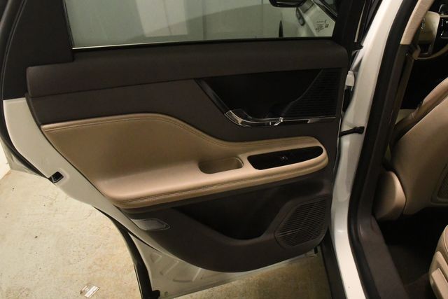 Vehicle image 19 of 26