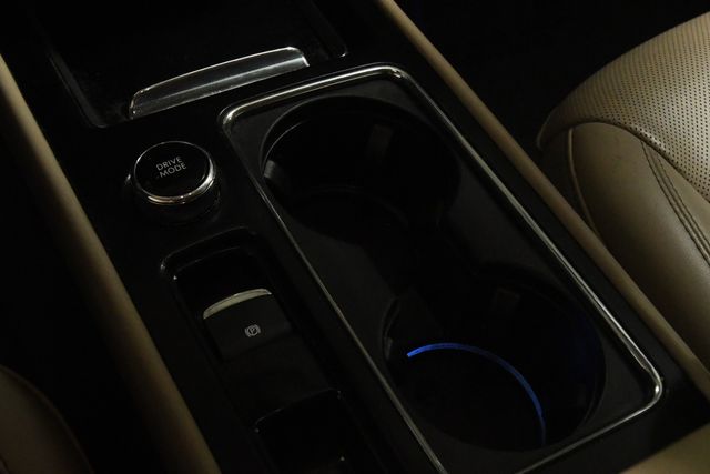 Vehicle image 17 of 26
