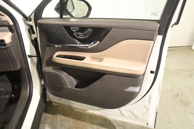 Vehicle image 24 of 26