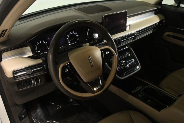 Vehicle image 13 of 26