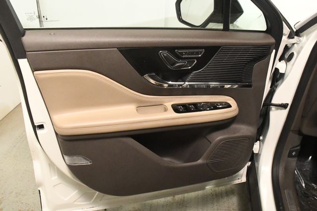 Vehicle image 18 of 26