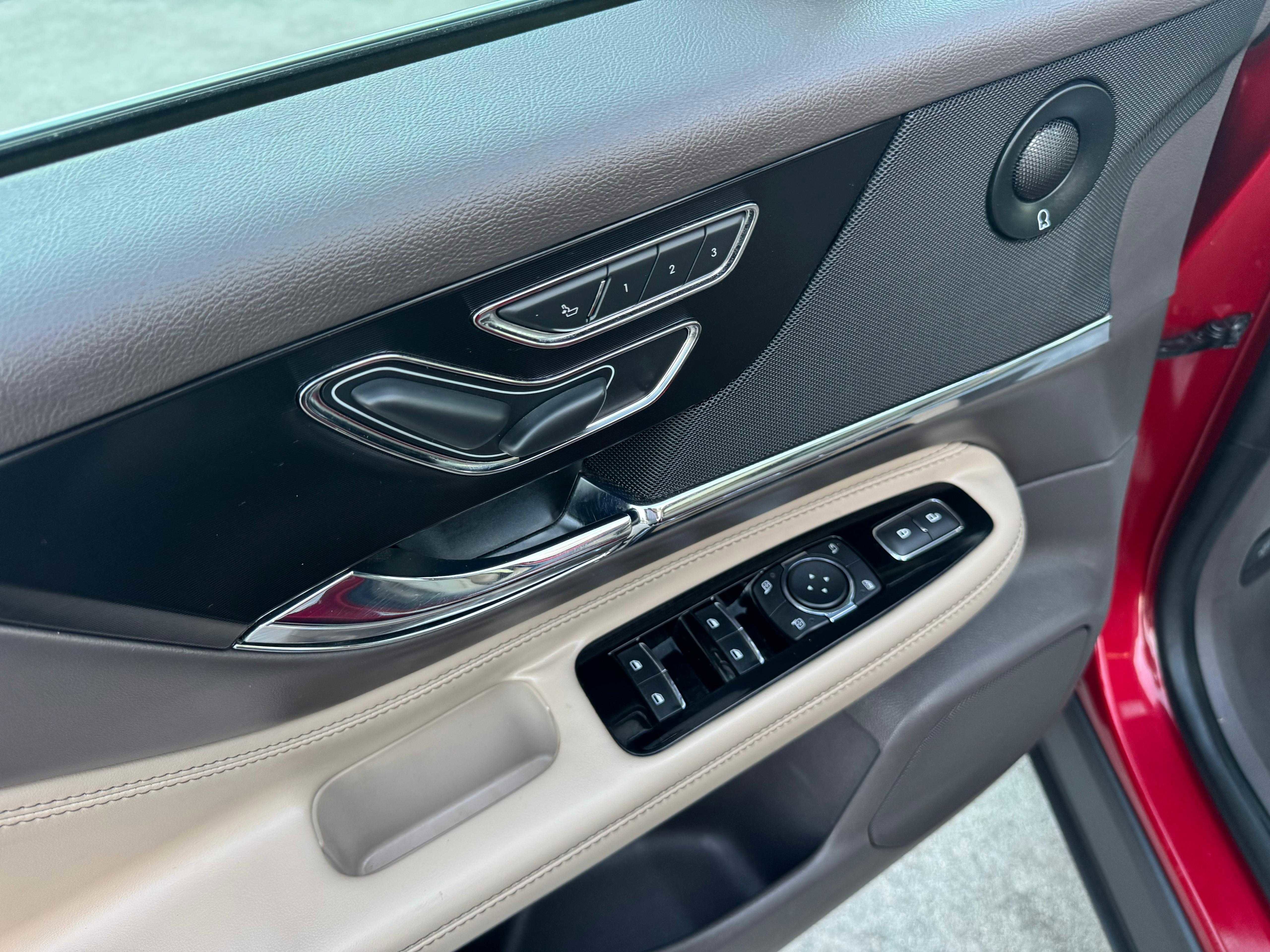 Vehicle image 23 of 80