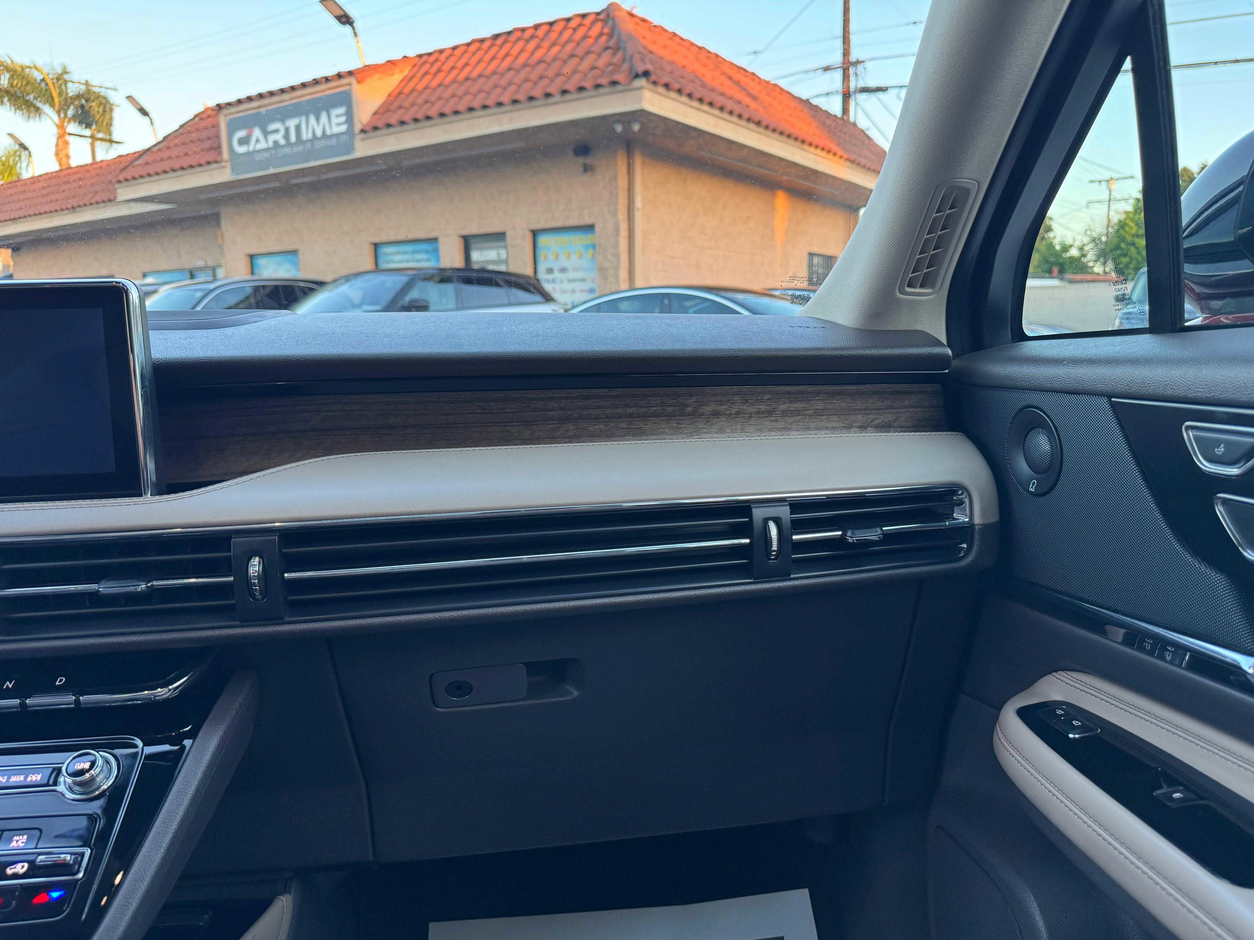 Vehicle image 47 of 80