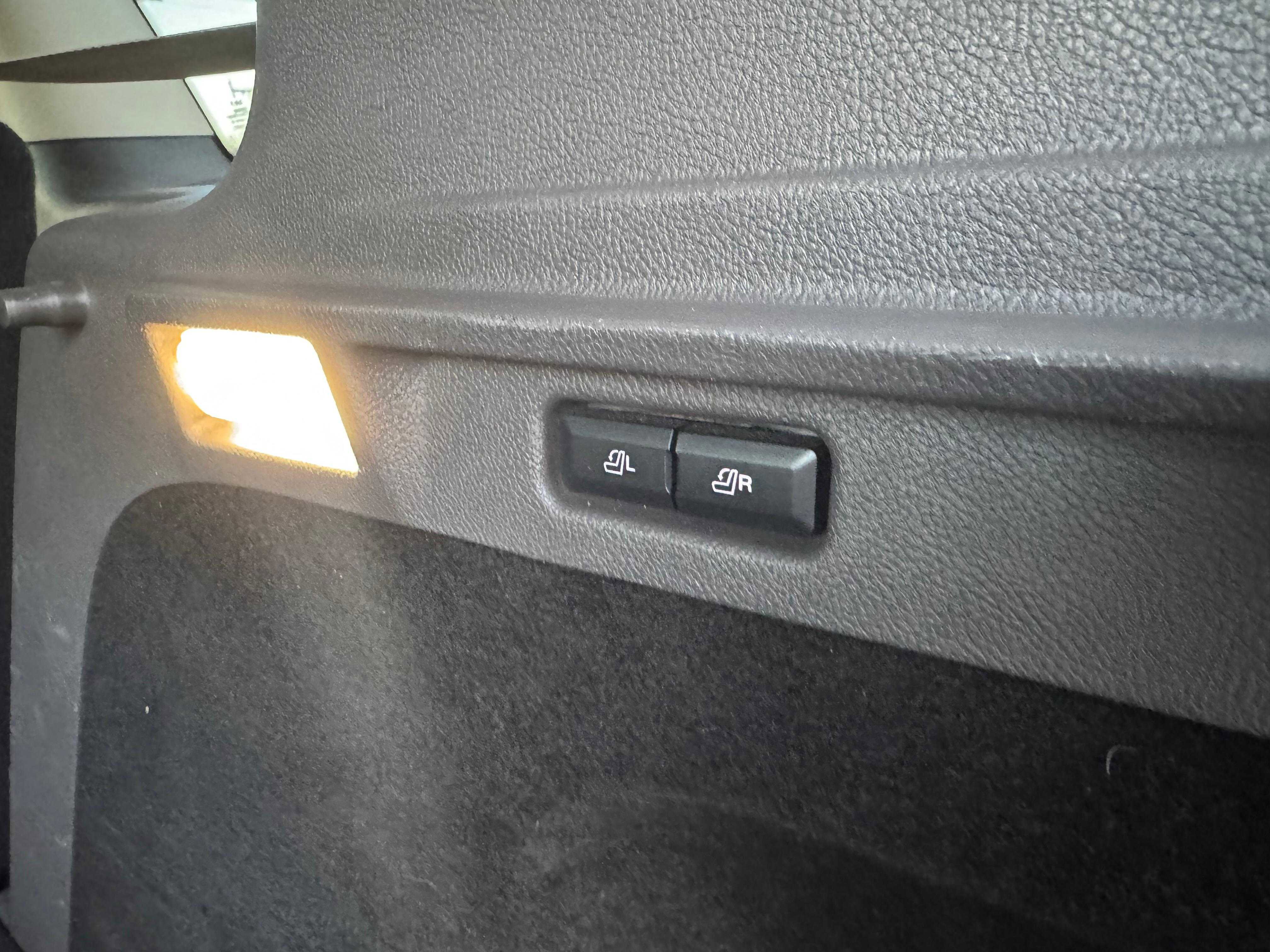 Vehicle image 16 of 80