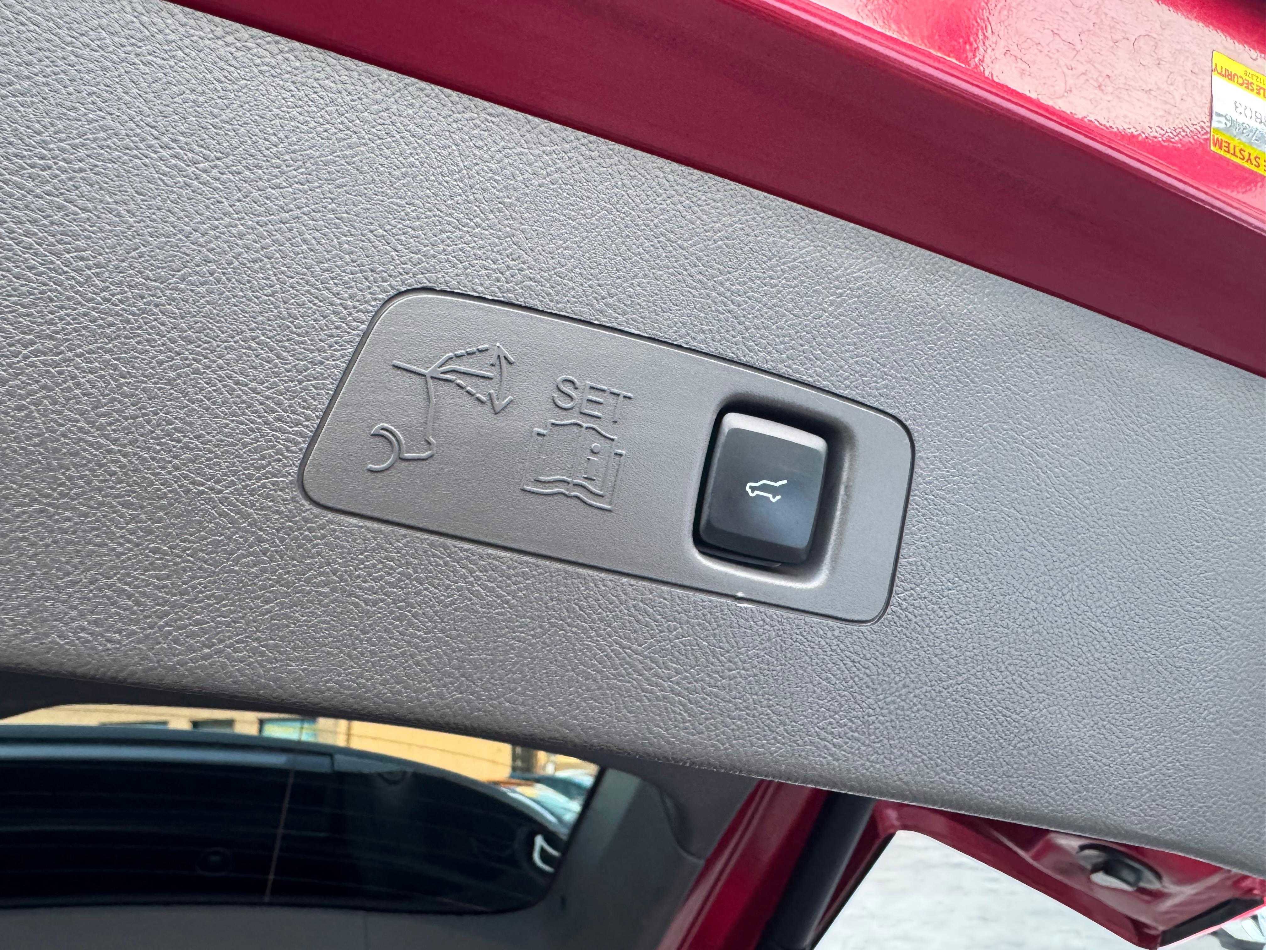 Vehicle image 17 of 80