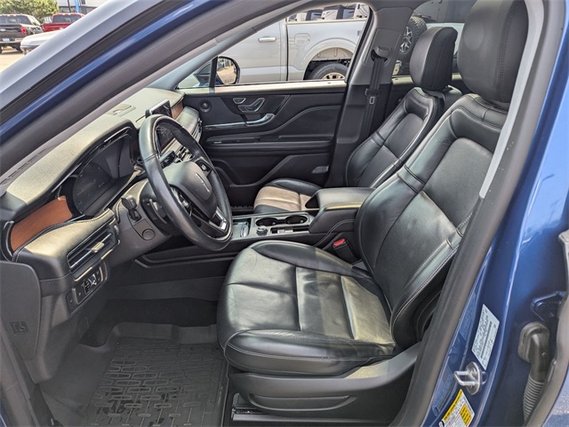 Vehicle image 8 of 28