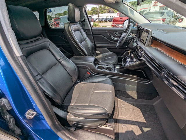 Vehicle image 24 of 28