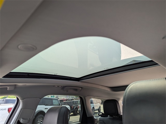 Vehicle image 19 of 28