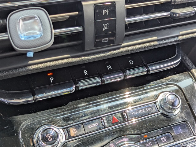 Vehicle image 18 of 28