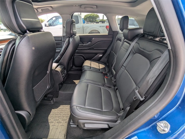 Vehicle image 21 of 28