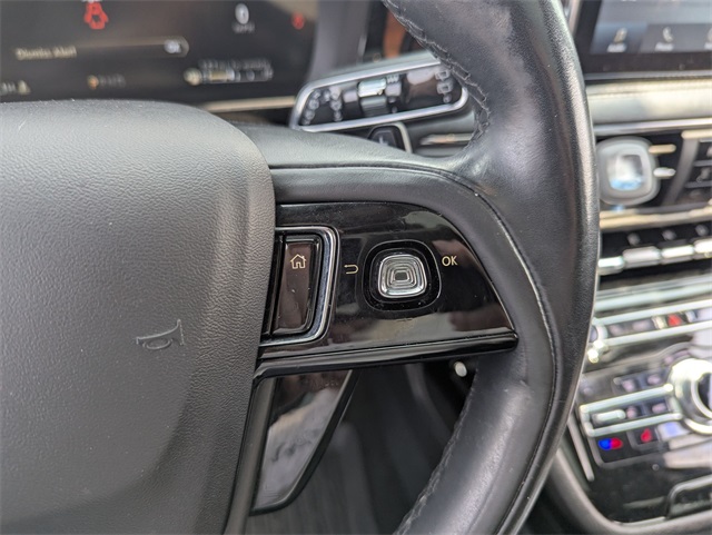 Vehicle image 12 of 28