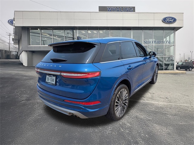 Vehicle image 4 of 28