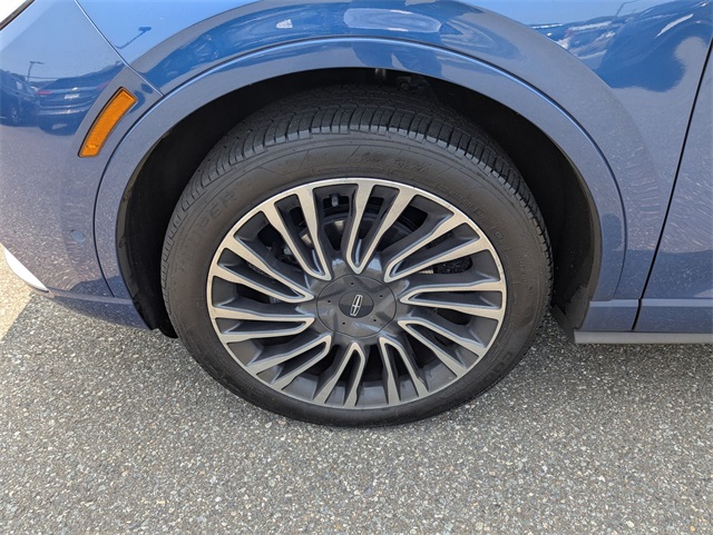 Vehicle image 27 of 28
