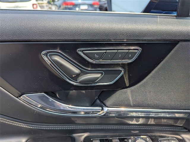 Vehicle image 9 of 28
