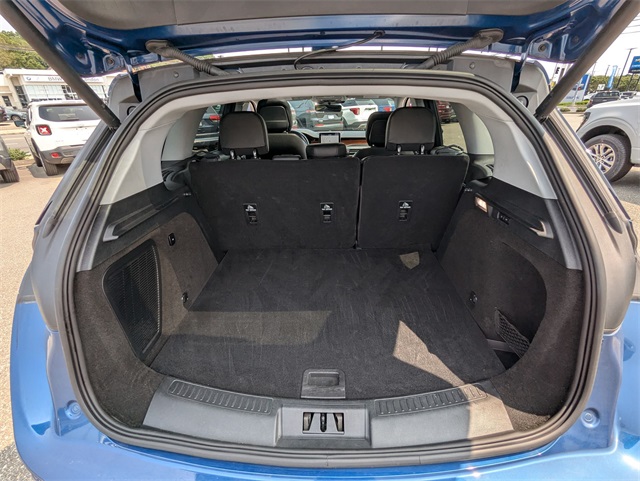 Vehicle image 22 of 28