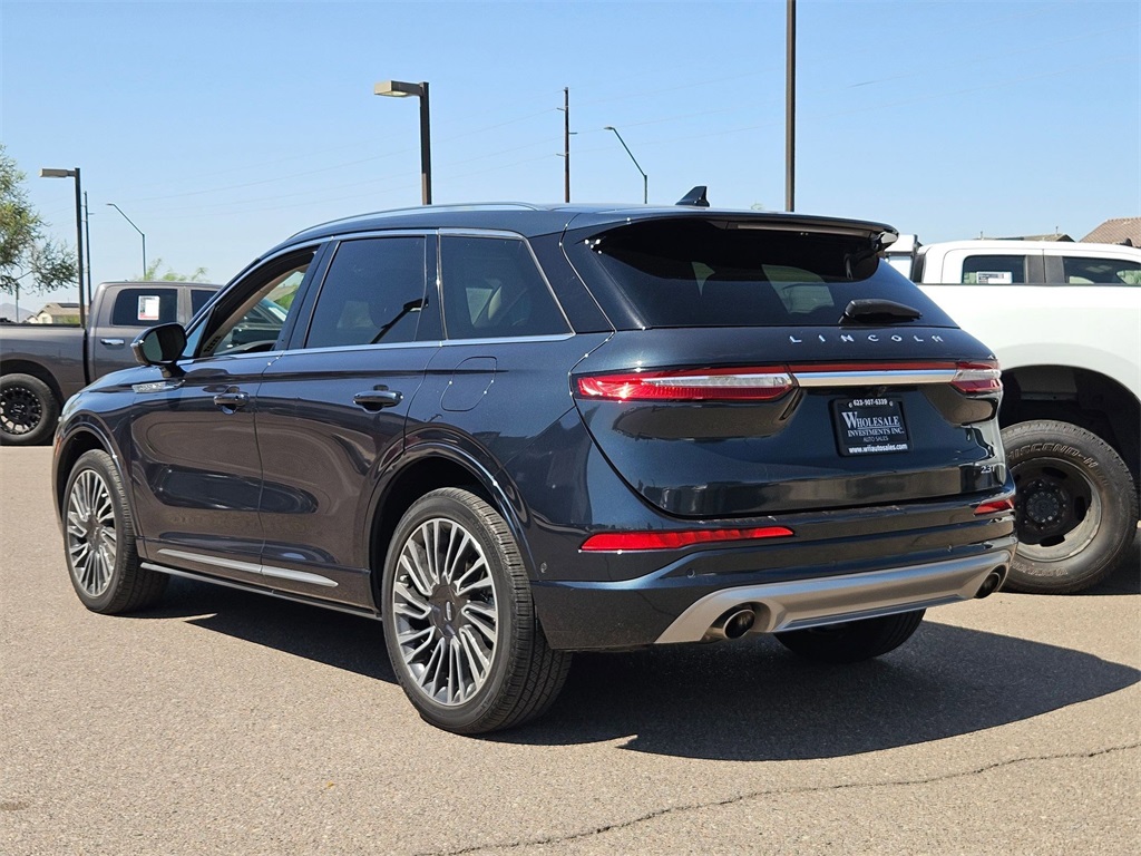 Vehicle image 8 of 30