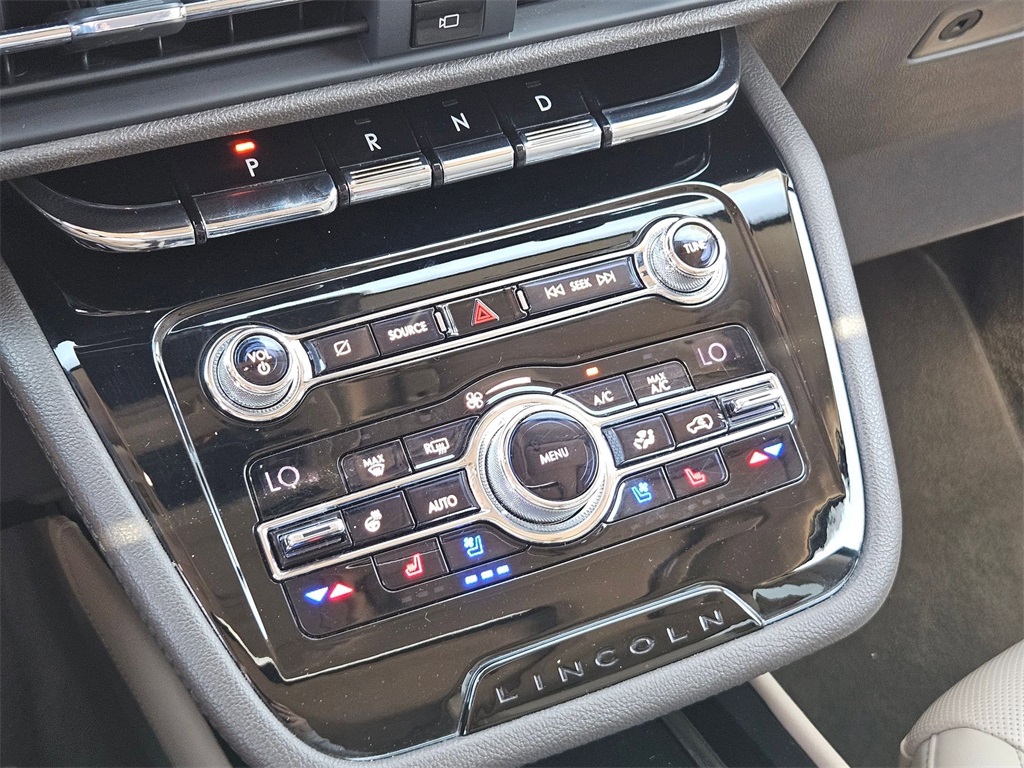 Vehicle image 23 of 30