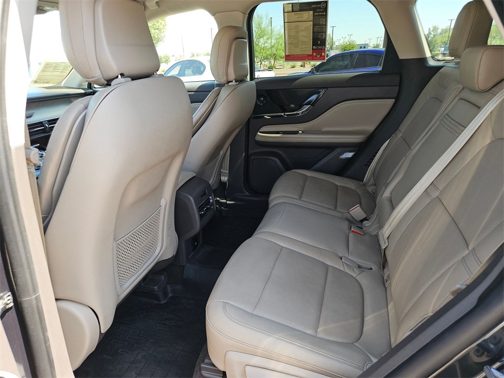 Vehicle image 14 of 30