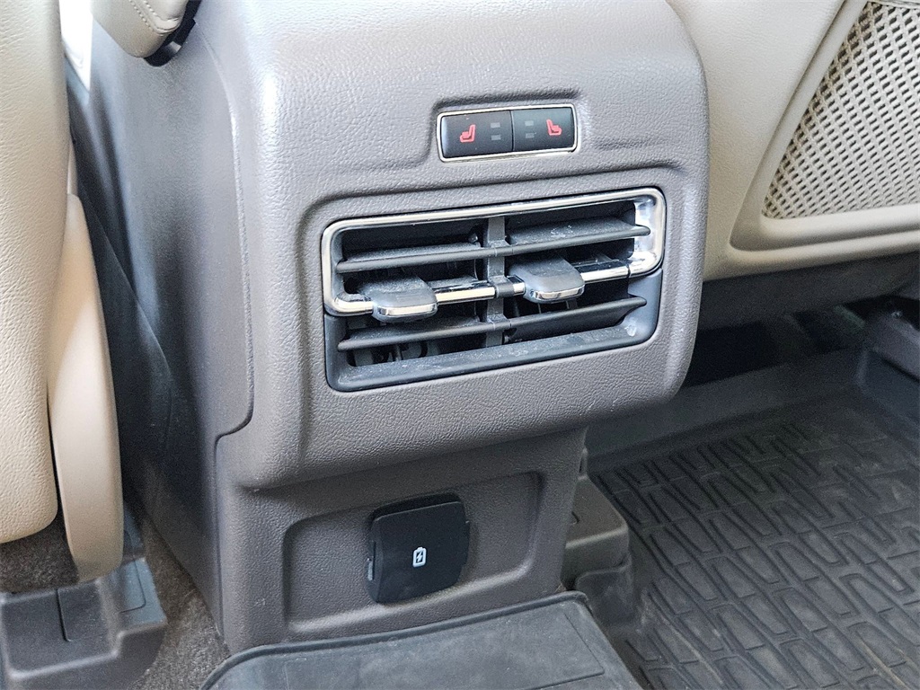 Vehicle image 26 of 30