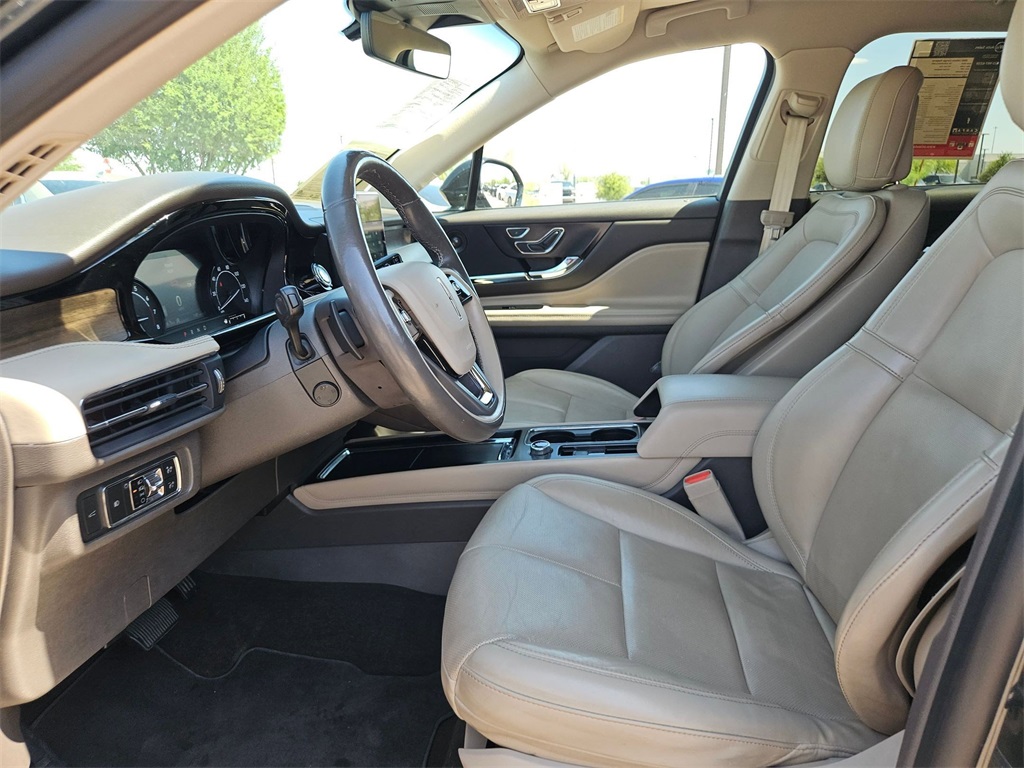 Vehicle image 19 of 30