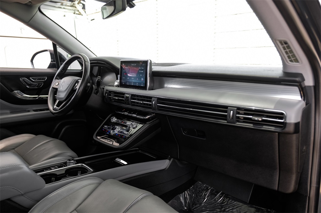 Vehicle image 12 of 69