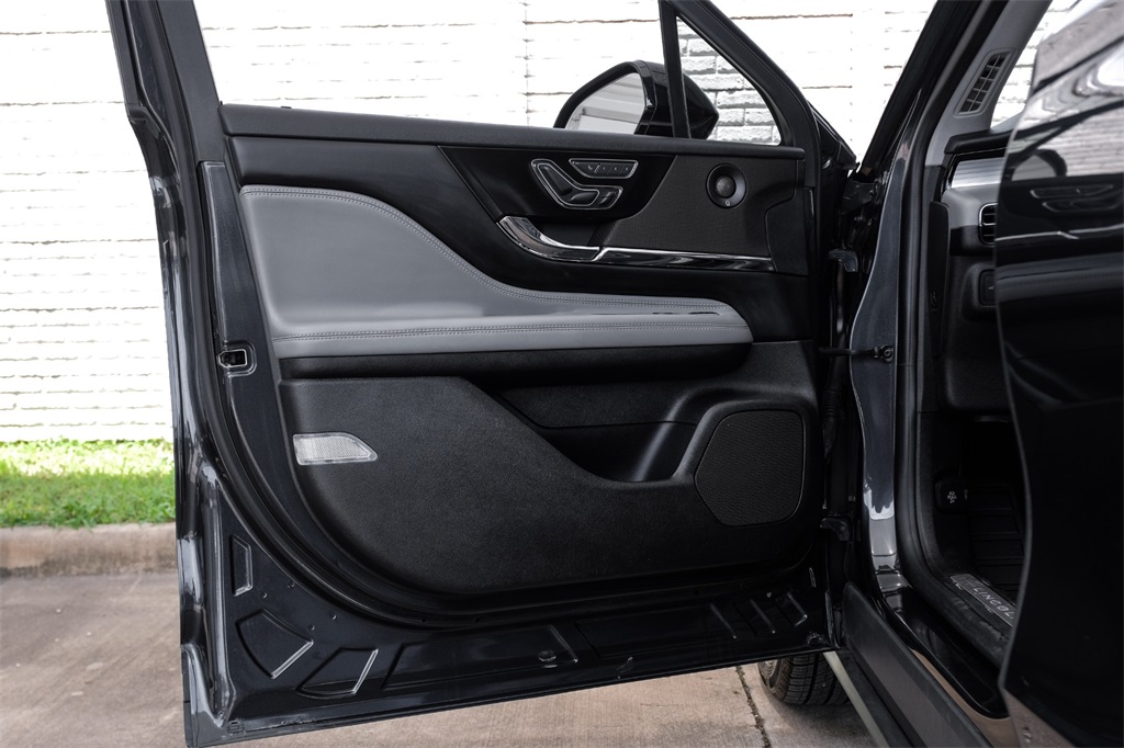 Vehicle image 44 of 69