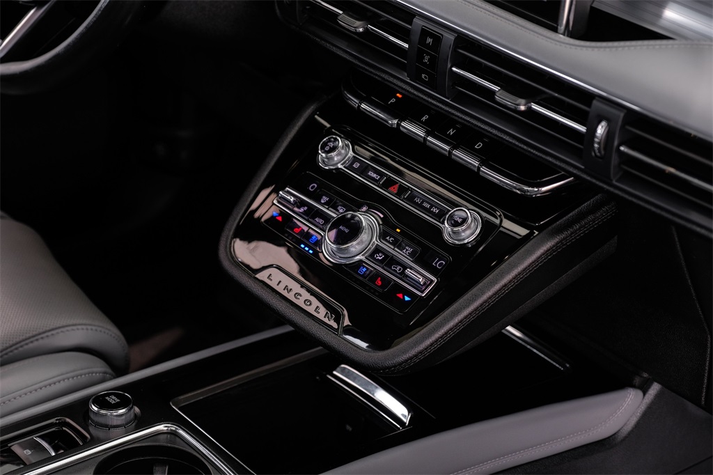 Vehicle image 25 of 69
