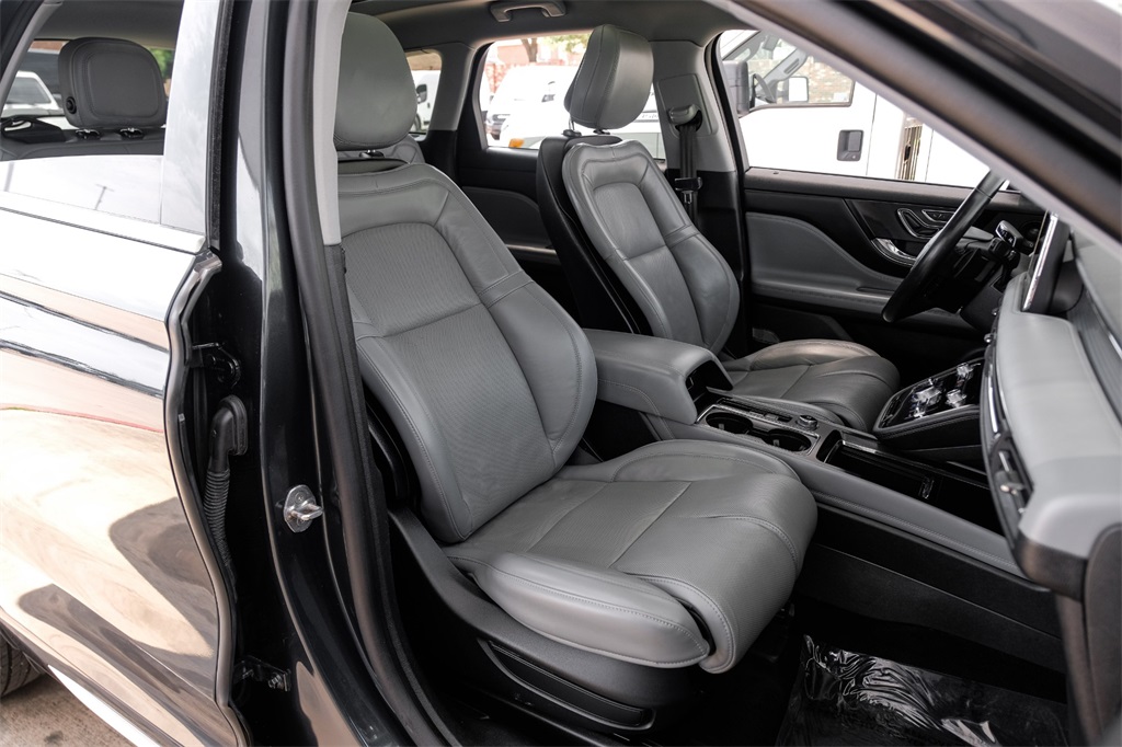 Vehicle image 36 of 69
