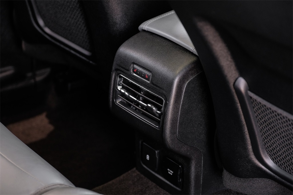 Vehicle image 39 of 69