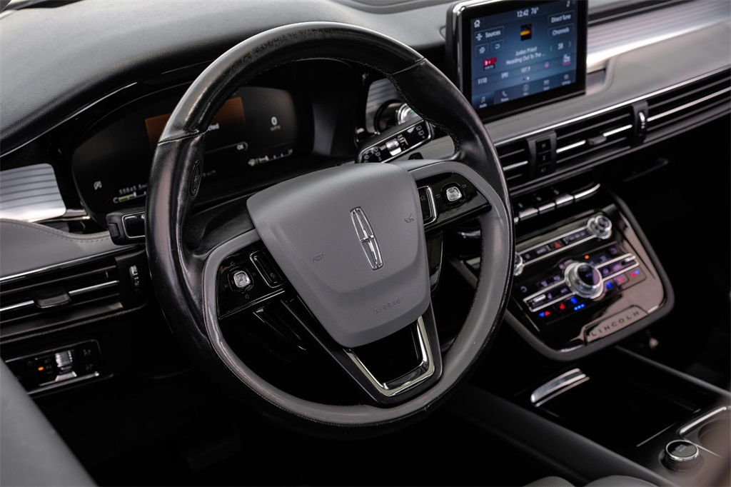 Vehicle image 15 of 69