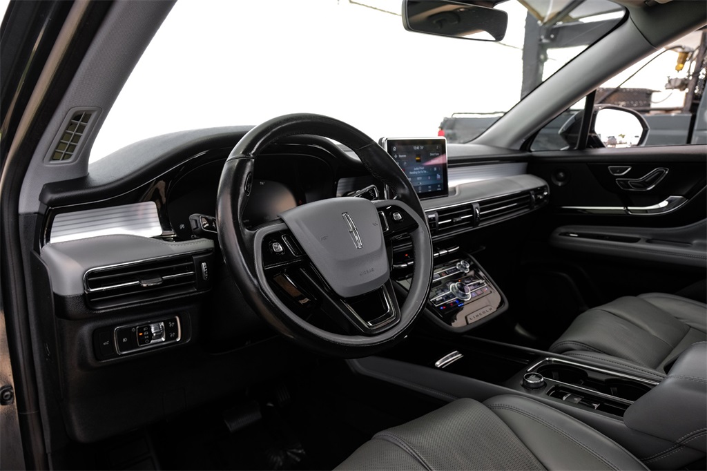 Vehicle image 9 of 69