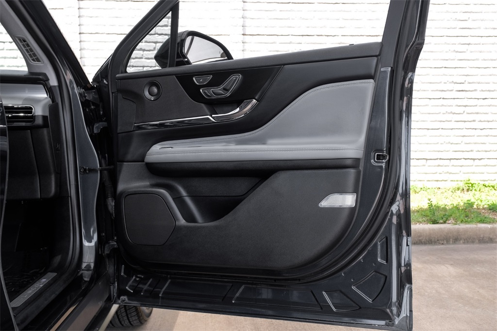 Vehicle image 47 of 69