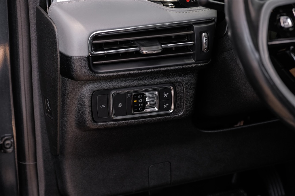Vehicle image 31 of 69