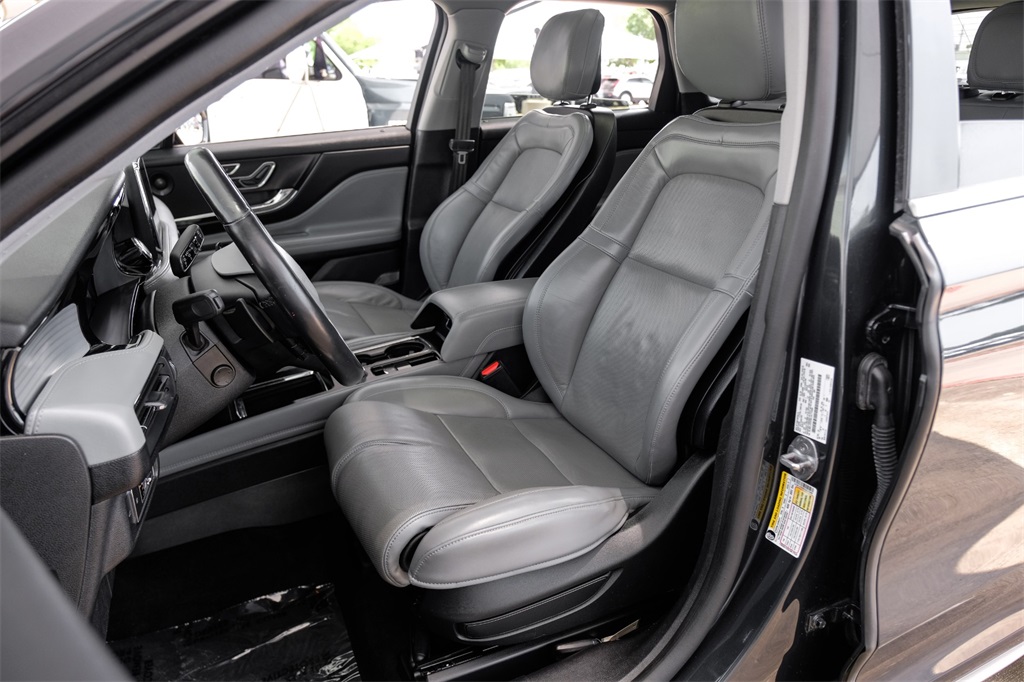 Vehicle image 10 of 69