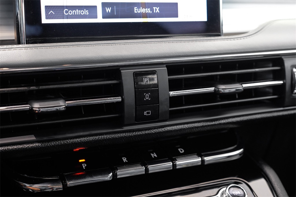 Vehicle image 27 of 69