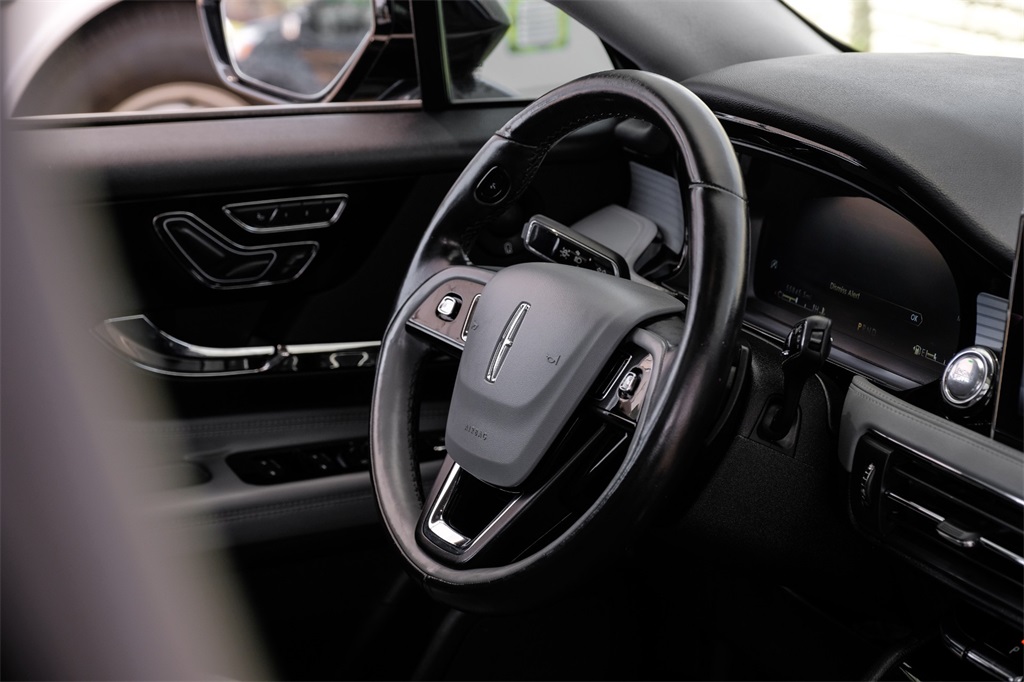 Vehicle image 14 of 69