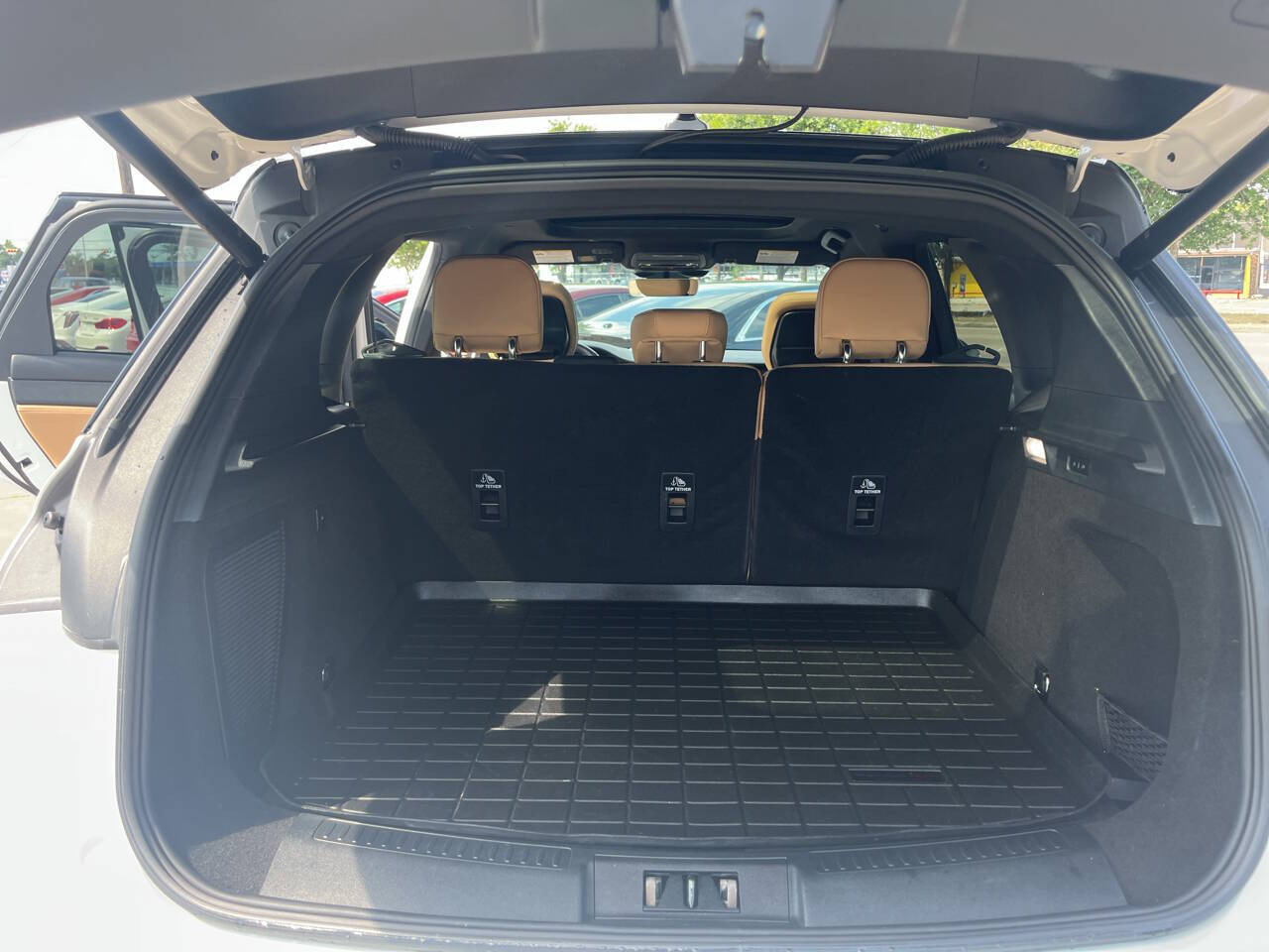 Vehicle image 15 of 21