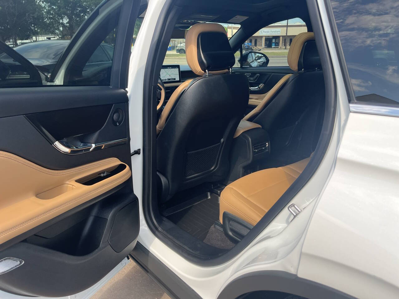 Vehicle image 13 of 21
