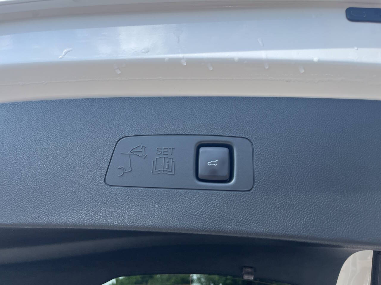 Vehicle image 16 of 21