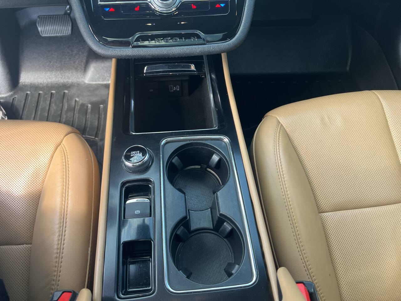 Vehicle image 11 of 21