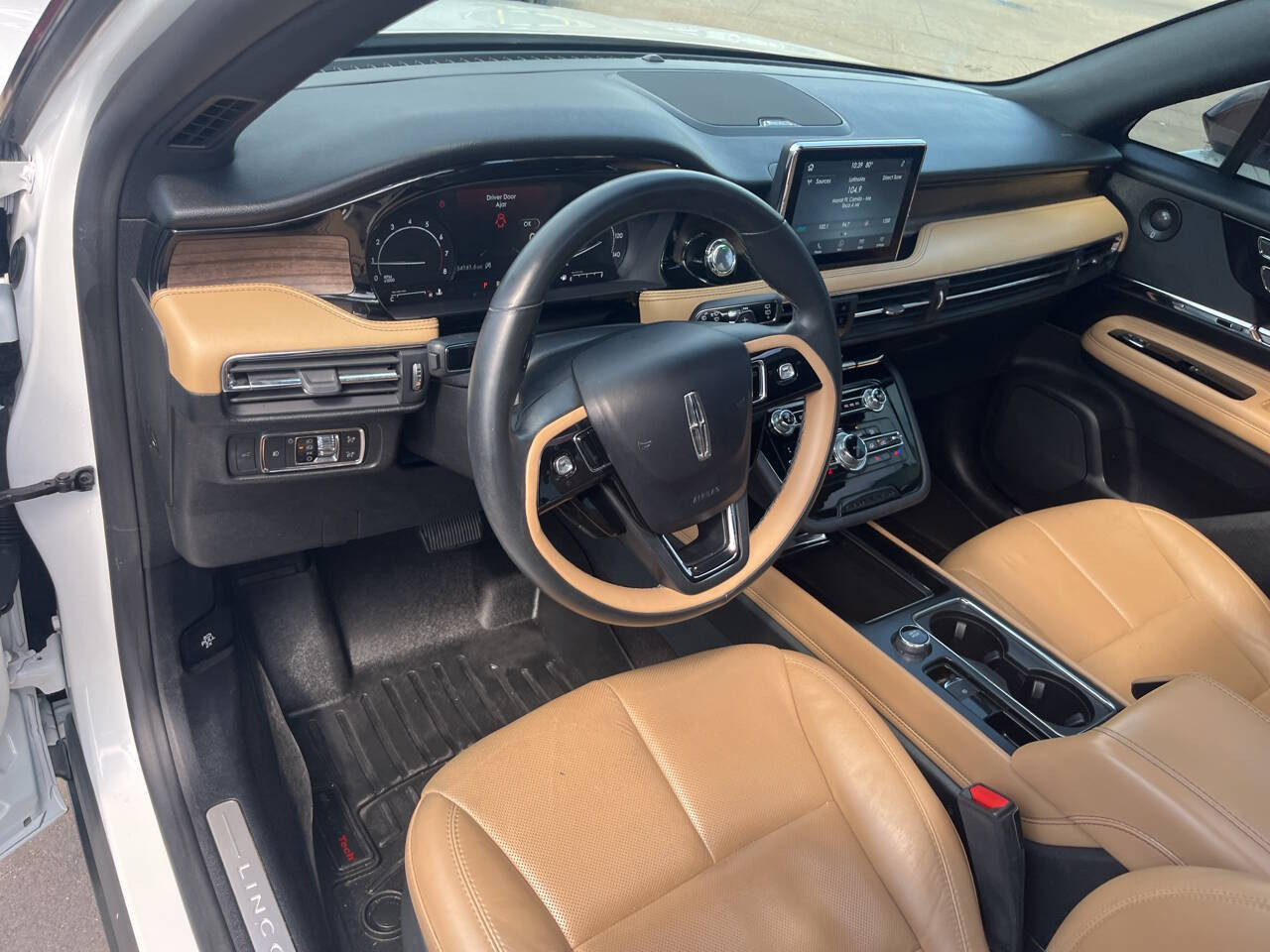 Vehicle image 7 of 21