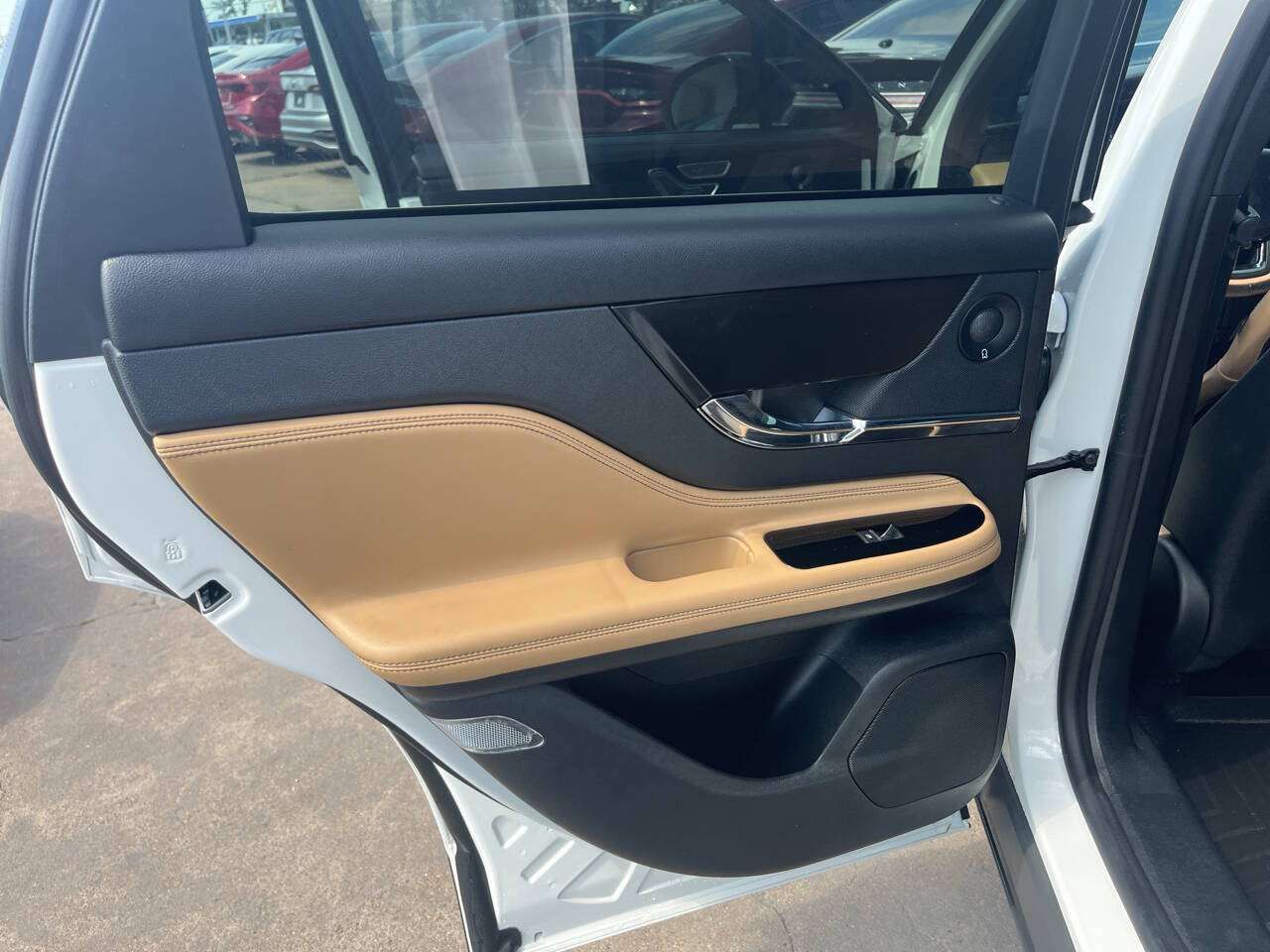 Vehicle image 12 of 21