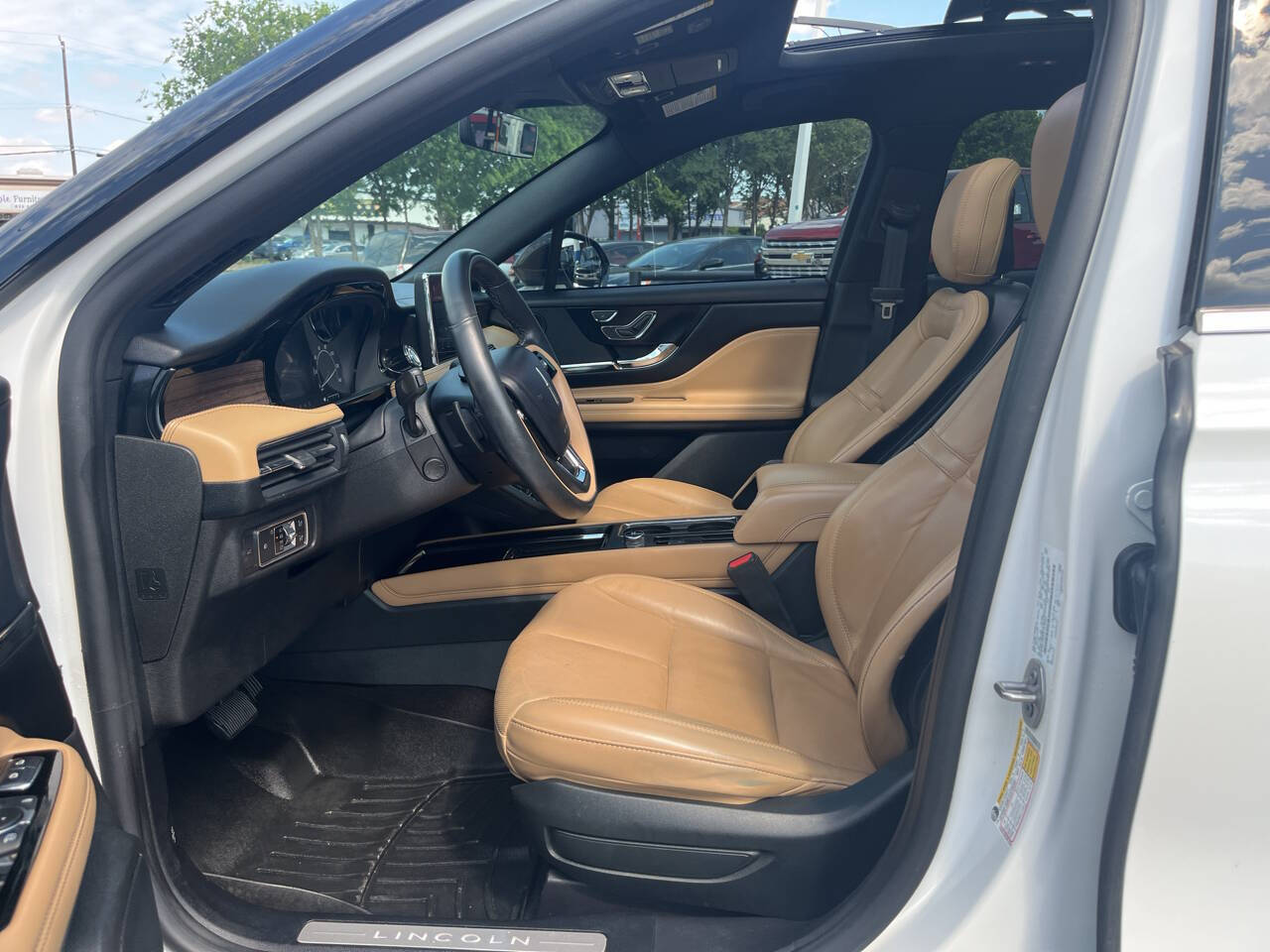 Vehicle image 6 of 21