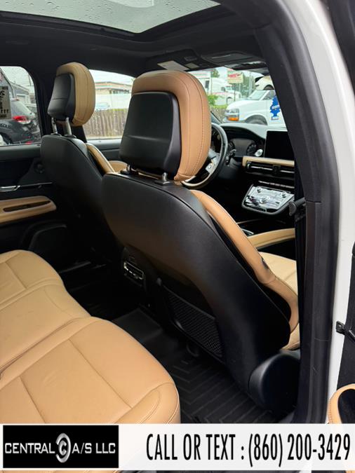 Vehicle image 18 of 32
