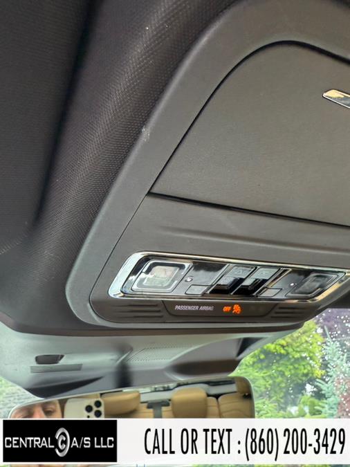 Vehicle image 24 of 32