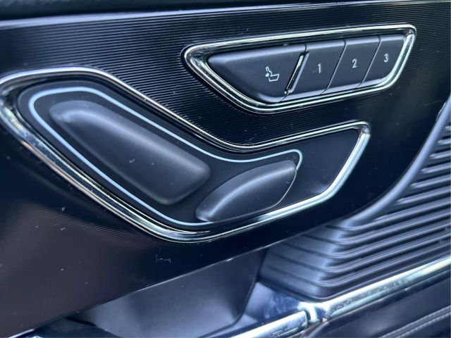 Vehicle image 31 of 40