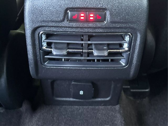 Vehicle image 26 of 40